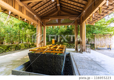 日本の寒川都市景観 相模國一之宮 寒川神社・手水舎など望む=令和6年7月21日 日本の寒川都市景観 相模國一之宮 寒川神社・手水舎など望む=令和6年7月21日 116955223