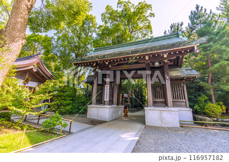 日本の寒川都市景観 相模國一之宮 寒川神社・納札殿 おふだ納め所。緑が多い=令和6年7月21日 日本の寒川都市景観 相模國一之宮 寒川神社・納札殿 おふだ納め所。緑が多い=令和6年7月21日 116957182