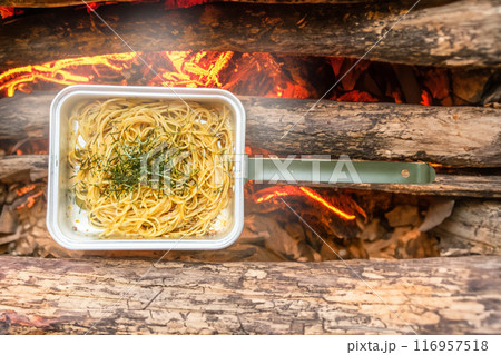 パスタ料理 pasta outdoors and at campsites パスタ料理 pasta outdoors and at campsites 116957518