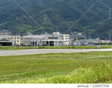 八尾空港に隣接する陸上自衛隊八尾駐屯地の風景 八尾空港に隣接する陸上自衛隊八尾駐屯地の風景 116957706