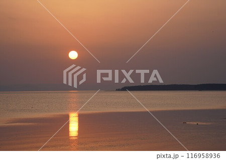 サロマ湖の夕暮れ 116958936
