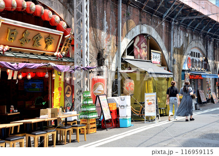 新橋駅ガード下の飲食店街風景 新橋駅ガード下の飲食店街風景 116959115