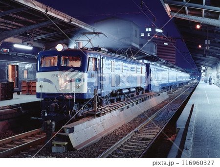 国鉄　列車　EF58    大阪　夜　お座敷　　138　 116960327