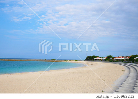 沖縄 さんさんビーチの白い砂浜 沖縄 さんさんビーチの白い砂浜 116962212