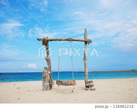 沖縄 さんさんビーチ エモい木のブランコ 沖縄 さんさんビーチ エモい木のブランコ 116962218