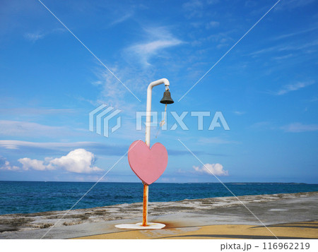 沖縄 さんさんビーチ ハートの鐘と青空 沖縄 さんさんビーチ ハートの鐘と青空 116962219