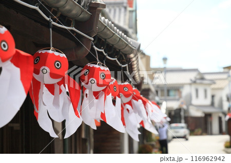 金魚提灯　柳井市の伝統工芸品　観光地の町並み 116962942