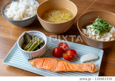 美味しそうな和風朝食 美味しそうな和風朝食 116963350