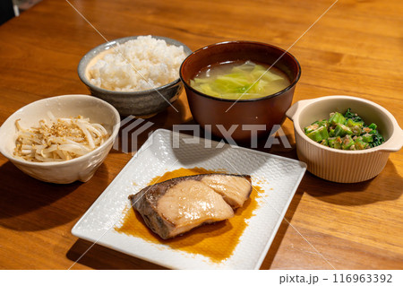 鰤の照焼定食 116963392
