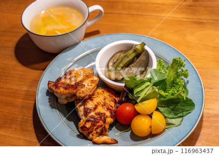 鶏肉の山賊焼き 鶏肉の山賊焼き 116963437