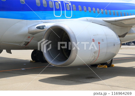 羽田空港の沖留めの機体　ボーイング737-800 116964269