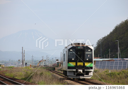 室蘭本線　黄金～崎守　普通列車　羊蹄山 116965868