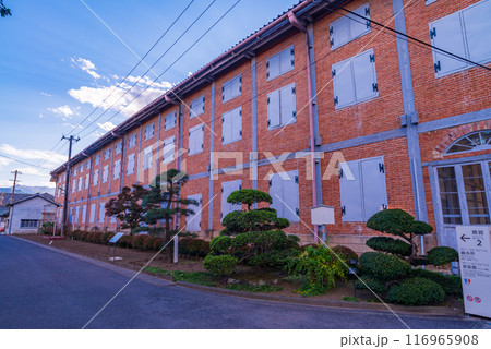【群馬県】世界遺産・富岡製糸場　国宝東置繭所 116965908