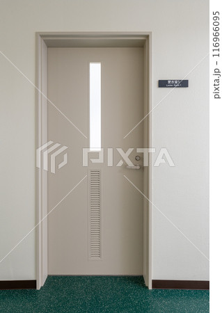 更衣室の入り口 116966095