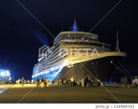 静岡県　日の出ふ頭のクイーンエリザベス　4月 116966381