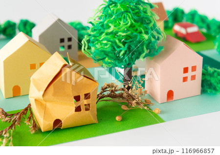 隣の家の樹木が越境　越境した隣家の木の枝　敷地を超えた庭木　管理不全空き家　特定空き家 116966857