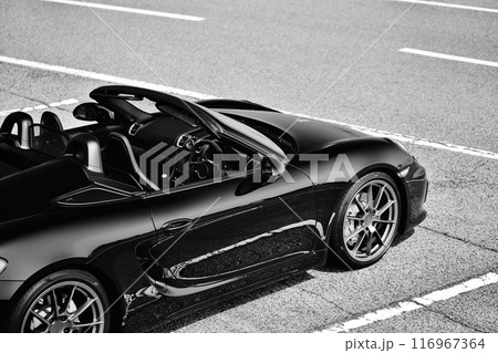ピカピカの黒いオープンカー ピカピカの黒いオープンカー 116967364