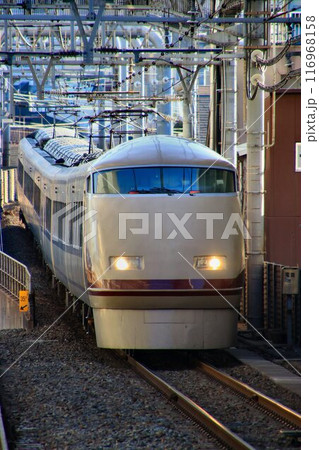 DRCカラーを纏った…東武特急『スペーシア』　懐かしい色合いの豪華特急で日光・鬼怒川へ 116968158