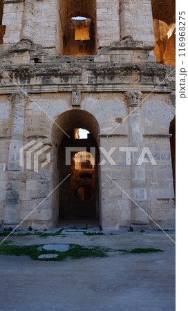 エル・ジェム円形闘技場、外観から中へ【チュニジア】 116968275