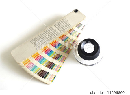 色見本とルーペ カラー見本 印刷 配色デザイン デザイナー 116968604