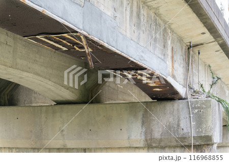 老朽化した橋梁 116968855