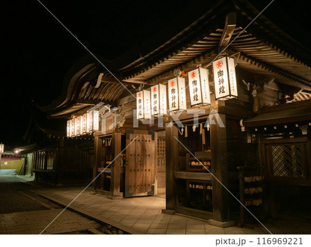 弥彦燈籠まつりの彌彦神社　随神門 116969221