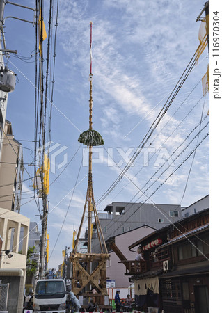 祇園祭　放下鉾の鉾建て（新町通四条上ル）1 116970304