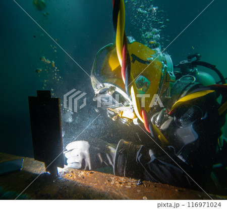 Underwater welding in deep ocean depths 116971024