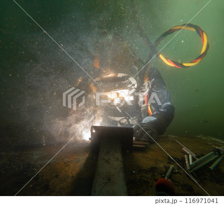 Underwater welding in deep ocean depths 116971041