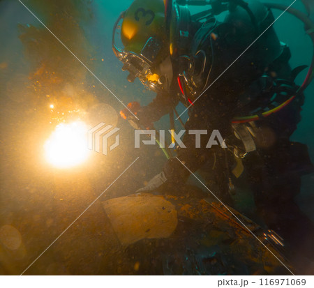 Underwater oxy-fuel in deep ocean depths Underwater oxy-fuel in deep ocean depths 116971069