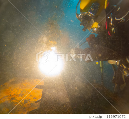 Underwater oxy-fuel in deep ocean depths 116971072