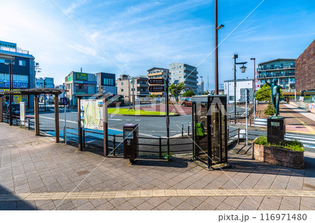 日本の寒川都市景観　JR相模線　寒川駅北口の駅前などを望む＝令和6年7月21日 116971480
