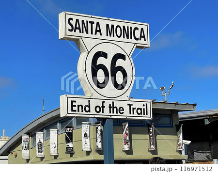 サンタモニカ ルート66  最終地点　記念碑　サンタモニカ　ビーチ　サンタモニカ・ピアより 116971512
