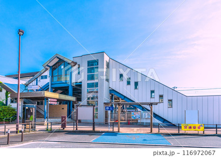 日本の寒川都市景観 JR相模線 寒川駅北口などを望む。寒川神社1500mの標識も=令和6年7月21日 日本の寒川都市景観 JR相模線 寒川駅北口などを望む。寒川神社1500mの標識も=令和6年7月21日 116972067