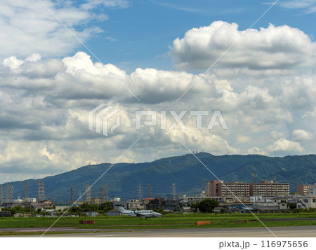 八尾空港から見る真夏の風景 116975656