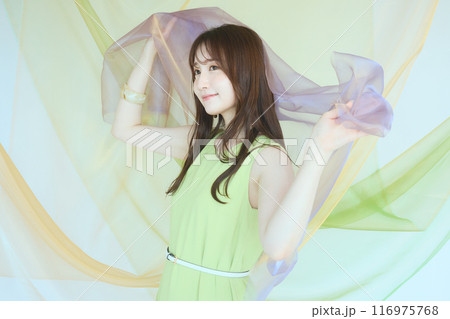夏の女性ポートレート 夏の女性ポートレート 116975768