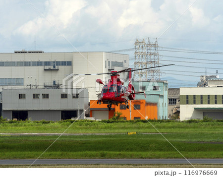 八尾空港を飛び立つ大阪市消防局のヘリコプター 116976669