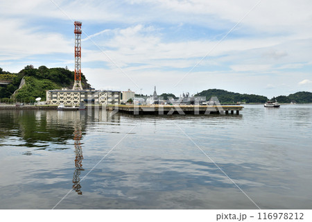 横須賀ヴェルニー公園から眺める横須賀港 116978212