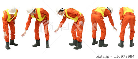 ヘルメット作業着の建設・工事・工場つなぎ安全帯の男性の全身人物切り抜き素材 116978994