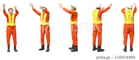 ヘルメット作業着の建設・工事・工場つなぎ安全帯の男性の全身人物切り抜き素材 116978995