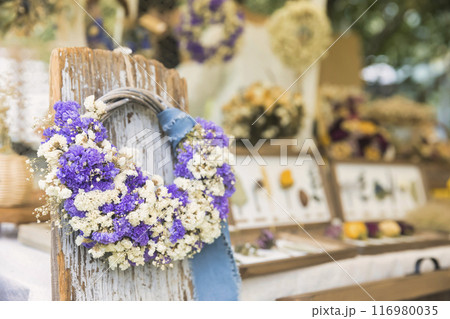 ドライフラワーを使った雑貨屋さんイメージ　マルシェ 116980035