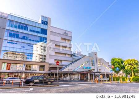 日本の茅ヶ崎都市景観 東海道本線と相模線の2路線が乗り入れている茅ケ崎駅（南口）＝令和6年7月21日 116981249