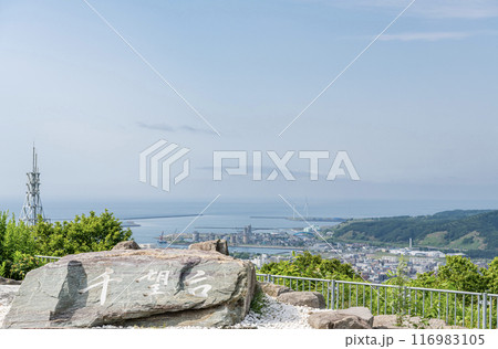 北海道留萌市　留萌市内が一望できる千望台 116983105