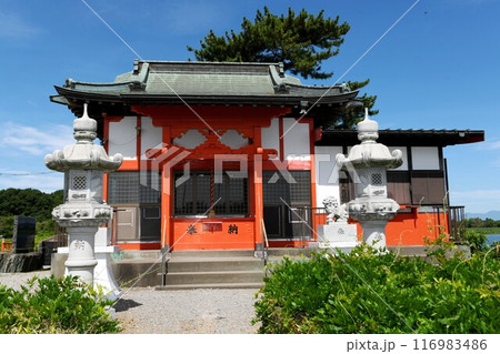 【邑楽町 白鳥飛来地 邑楽町多々良沼公園 多々良沼「浮島辨財天」本殿】 【邑楽町 白鳥飛来地 邑楽町多々良沼公園 多々良沼「浮島辨財天」本殿】 116983486