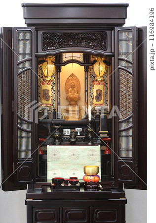 唐木仏壇に飾られた禅宗の仏具 先祖供養の終活イメージ3 116984196