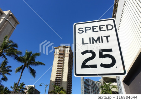 アメリカ・ハワイの速度制限標識 SPEED LIMIT 25 アメリカ・ハワイの速度制限標識 SPEED LIMIT 25 116984644