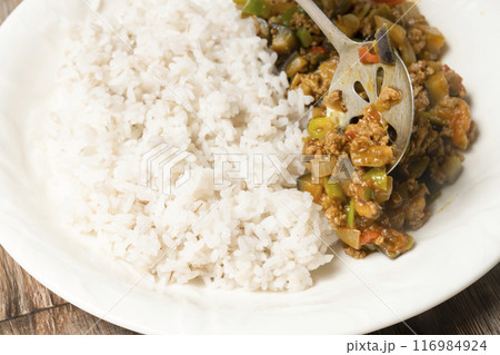 キーマカレー　盛り付ける 116984924
