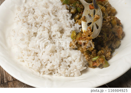 キーマカレー　盛り付ける 116984925