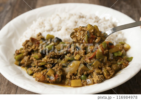 キーマカレー　スプーンで持ち上げる 116984978