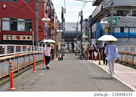 天王町に続く旧東海道帷子橋 116986133